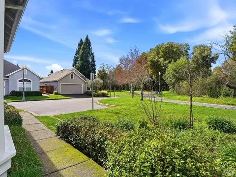 753 Pearl Bailey Ct, Windsor, CA 95492 photo 2