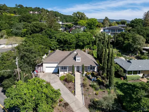 382 Lakeview Dr, Napa, CA 94559
