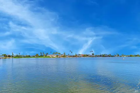 45 Del Oro Lagoon Dr, Novato, CA 94949