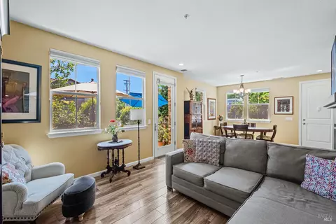 180 Healdsburg Ave #A, Cloverdale, CA 95425