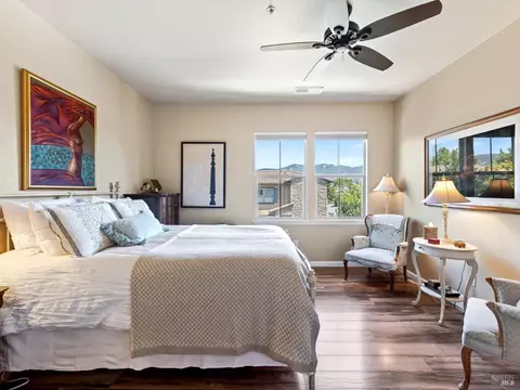 180 Healdsburg Ave #A, Cloverdale, CA 95425