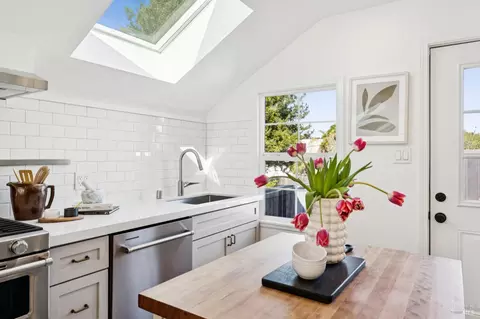 Kitchen - 597 Ethel Ave, Mill Valley, CA 94941 photo 1 of 5
