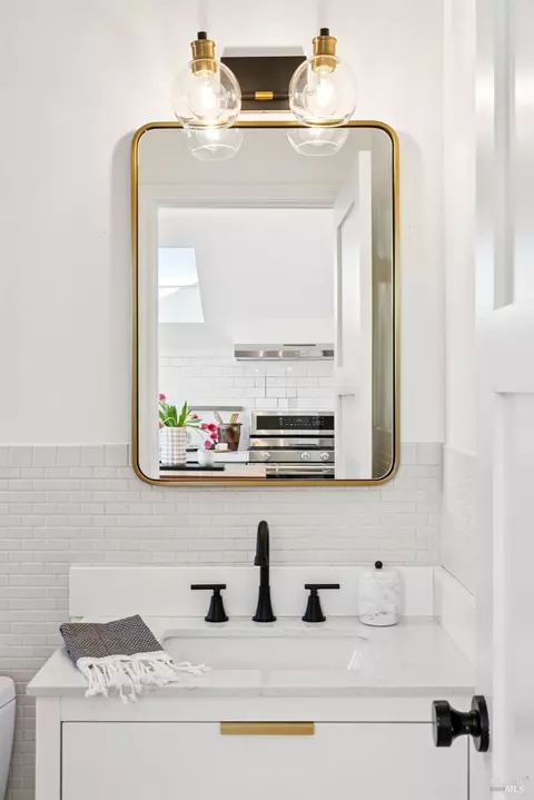 Bath - 597 Ethel Ave, Mill Valley, CA 94941 photo 2 of 5