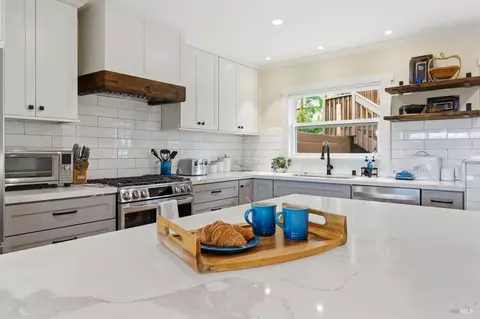 54 Manzanita Ave, Novato, CA 94945