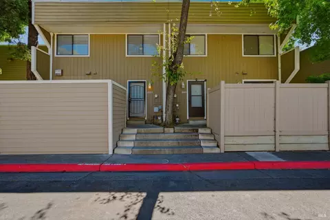 2151 W Steele Ln, Santa Rosa, CA 95403