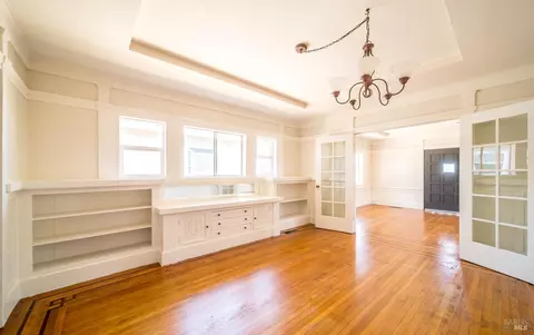 Living - 1121 Ohio St, Vallejo, CA 94590 photo 1 of 3