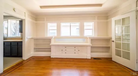 Living - 1121 Ohio St, Vallejo, CA 94590 photo 2 of 3