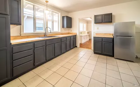 Kitchen - 1121 Ohio St, Vallejo, CA 94590 photo 1 of 3