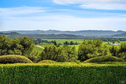 View/Area - 4395 Pine Flat Rd, Healdsburg, CA 95448 photo 3 of 5