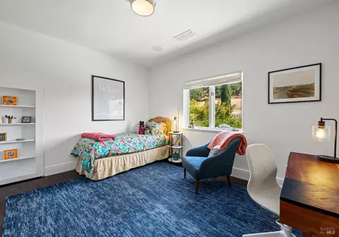 Bedroom - 4395 Pine Flat Rd, Healdsburg, CA 95448 photo 2 of 4