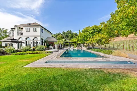 4395 Pine Flat Rd, Healdsburg, CA 95448