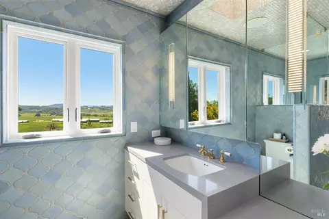 Bath - 4395 Pine Flat Rd, Healdsburg, CA 95448 photo 5 of 8