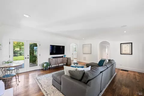 Living - 4395 Pine Flat Rd, Healdsburg, CA 95448 photo 5 of 8