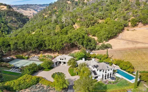 View/Area - 4395 Pine Flat Rd, Healdsburg, CA 95448 photo 1 of 5