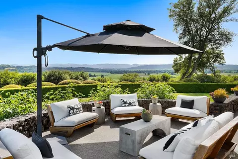 Exterior - 4395 Pine Flat Rd, Healdsburg, CA 95448 photo 2 of 17