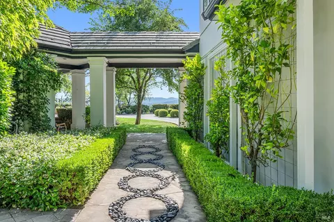 Exterior - 4395 Pine Flat Rd, Healdsburg, CA 95448 photo 7 of 17