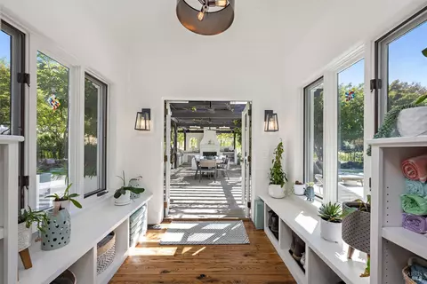 Entry Way - 4395 Pine Flat Rd, Healdsburg, CA 95448 photo 3 of 7