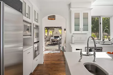 Kitchen - 4395 Pine Flat Rd, Healdsburg, CA 95448 photo 5 of 6