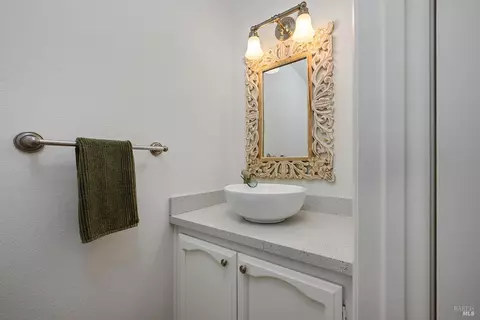 Bath - 31 Front St #E, Healdsburg, CA 95448 photo 1 of 2