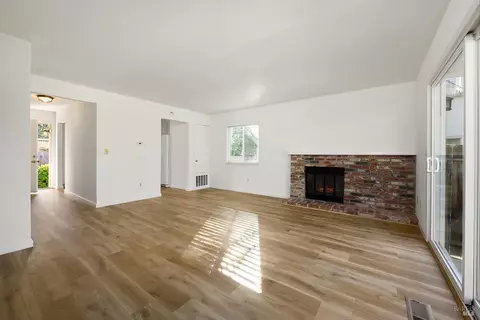 Living - 31 Front St #E, Healdsburg, CA 95448 photo 2 of 2