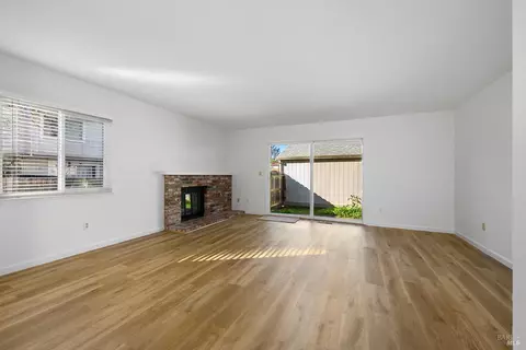 Living - 31 Front St #E, Healdsburg, CA 95448 photo 1 of 2