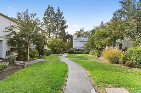 Exterior - 31 Front St #E, Healdsburg, CA 95448 photo 3 of 5