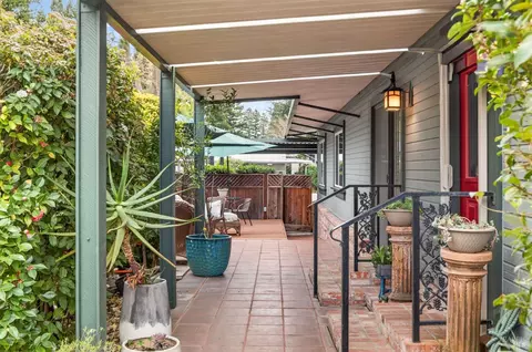 2 La Cuesta Ct, Saint Helena, CA 94574
