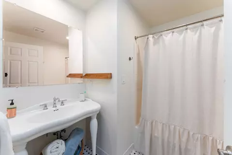 Bath - 26845 Poppy Dr, Willits, CA 95490 photo 1 of 3