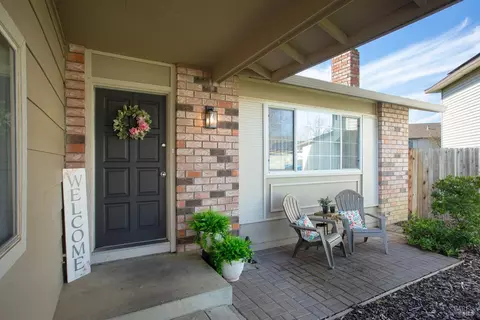 775 Cahill Ct, Dixon, CA 95620