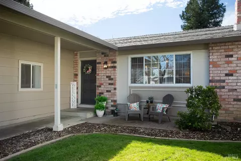 775 Cahill Ct, Dixon, CA 95620 photo 2