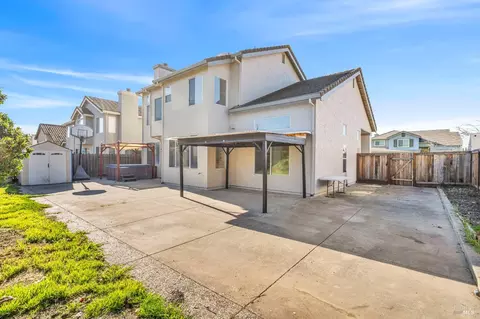 Exterior - 1014 Sandhurst Dr, Vallejo, CA 94591 photo 8 of 10