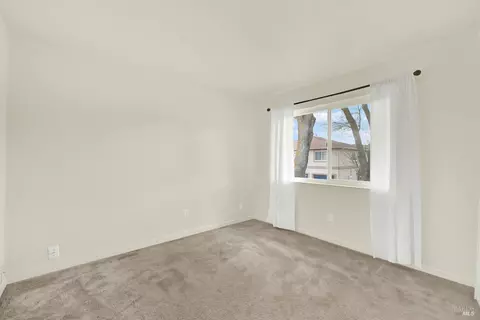 Bedroom - 1941 Aletha Ln #4, Vacaville, CA 95687 photo 8 of 10