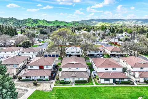 View/Area - 1941 Aletha Ln #4, Vacaville, CA 95687 photo 3 of 12