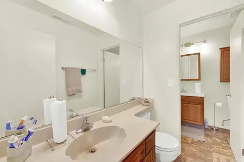 Bath - 1941 Aletha Ln #4, Vacaville, CA 95687 photo 3 of 4