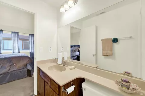 Bath - 1941 Aletha Ln #4, Vacaville, CA 95687 photo 4 of 4
