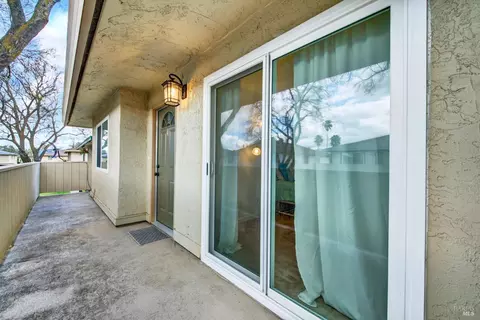 Exterior - 1941 Aletha Ln #4, Vacaville, CA 95687 photo 12 of 14