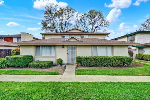 Exterior - 1941 Aletha Ln #4, Vacaville, CA 95687 photo 5 of 14