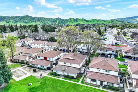 View/Area - 1941 Aletha Ln #4, Vacaville, CA 95687 photo 4 of 12