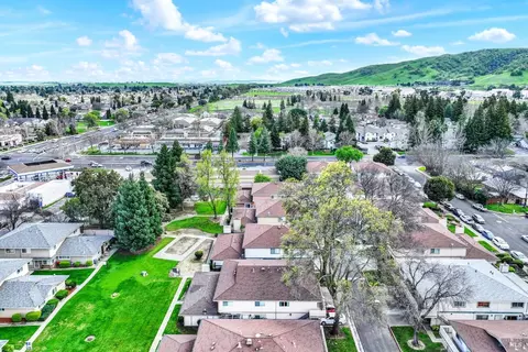 View/Area - 1941 Aletha Ln #4, Vacaville, CA 95687 photo 9 of 12