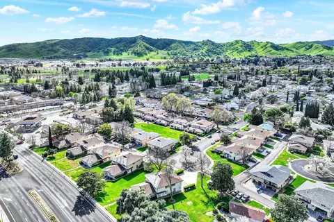 View/Area - 1941 Aletha Ln #4, Vacaville, CA 95687 photo 11 of 12