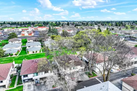 View/Area - 1941 Aletha Ln #4, Vacaville, CA 95687 photo 5 of 12
