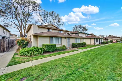 Exterior - 1941 Aletha Ln #4, Vacaville, CA 95687 photo 6 of 14