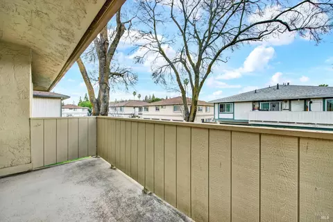 Exterior - 1941 Aletha Ln #4, Vacaville, CA 95687 photo 9 of 14