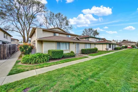 Exterior - 1941 Aletha Ln #4, Vacaville, CA 95687 photo 6 of 14