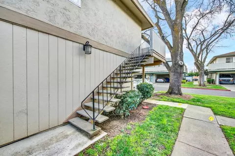Exterior - 1941 Aletha Ln #4, Vacaville, CA 95687 photo 8 of 14