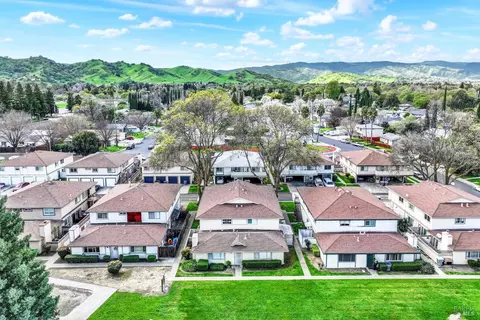 View/Area - 1941 Aletha Ln #4, Vacaville, CA 95687 photo 3 of 12