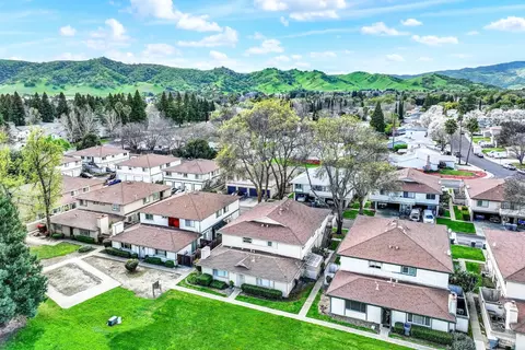View/Area - 1941 Aletha Ln #4, Vacaville, CA 95687 photo 4 of 12