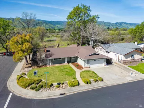 700 Granada Ln, Vacaville, CA 95688
