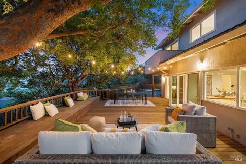 116 Twelveoak Hill Dr, San Rafael, CA 94903