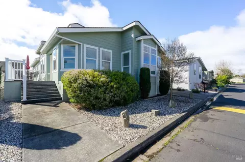 32 Yorkshire Dr, Santa Rosa, CA 95401